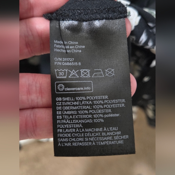 Floral Black and White Women's Top - Picture 8 of 8